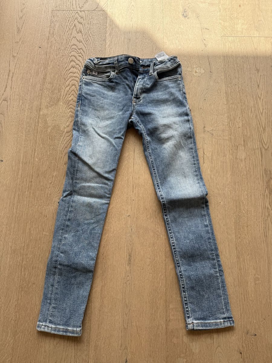 Calvin Klein Pantaloni: Calvin Klein Jeans Gr 140 – Usato da Därstetten venduto da frm_8kkx