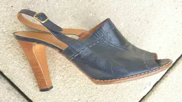 Superbes sandalettes à talons taille 39