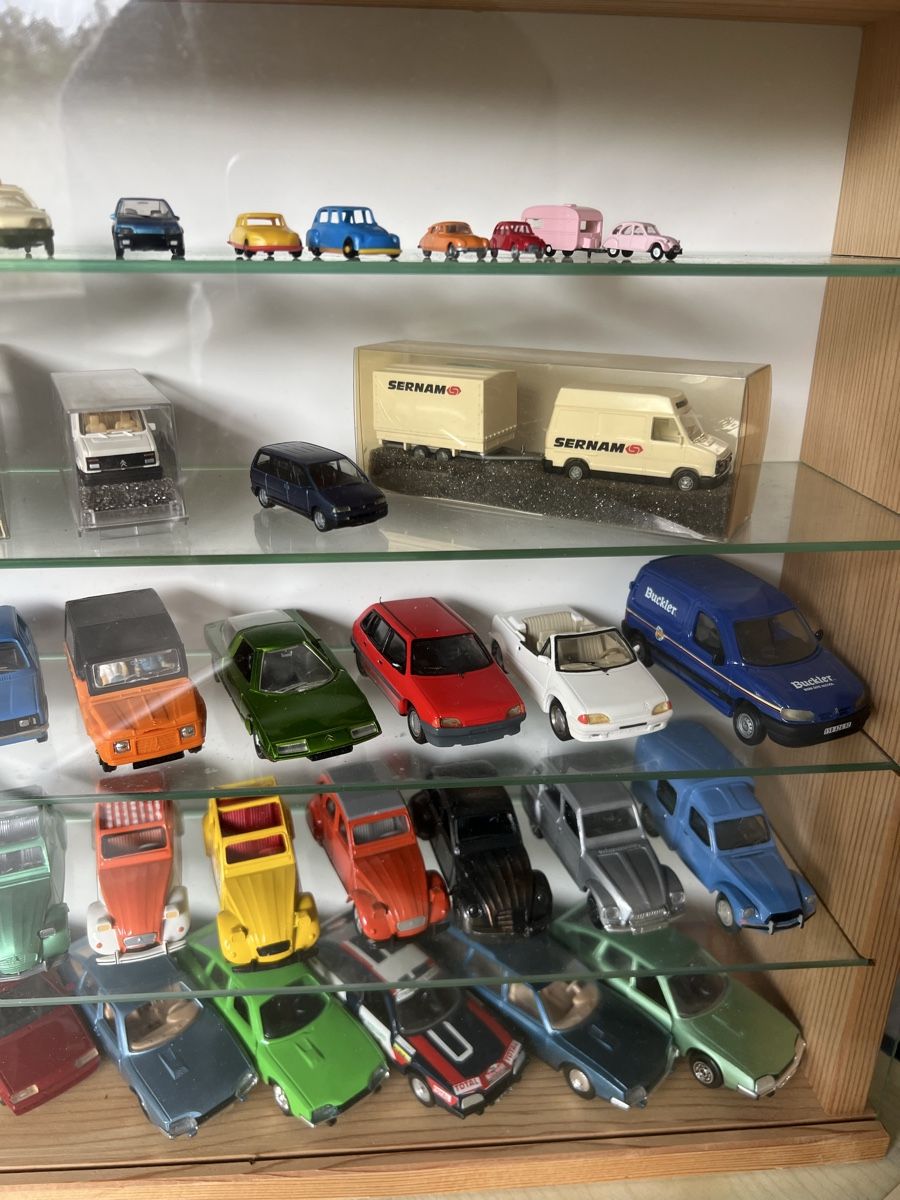 Citroën Voitures modèles: Citroen Modellautos mit Vitrine – Neuf (Voir description) à Zürich par 1level 3