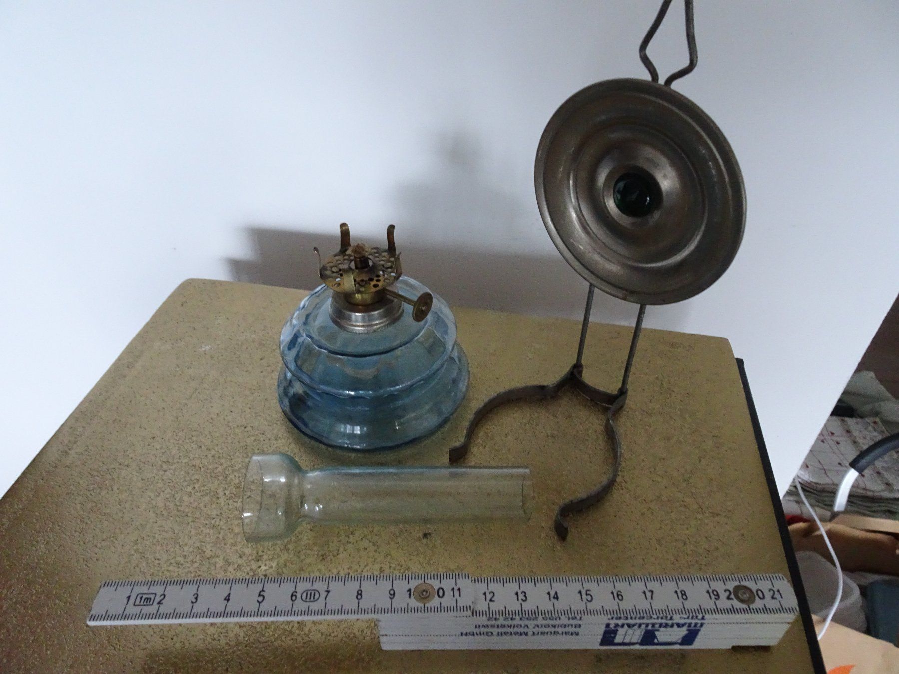 Lampade: Antike blaue Petroleumlampe mit Reflektor, Wandlampe – Usato da Vitznau venduto da Mina60 5