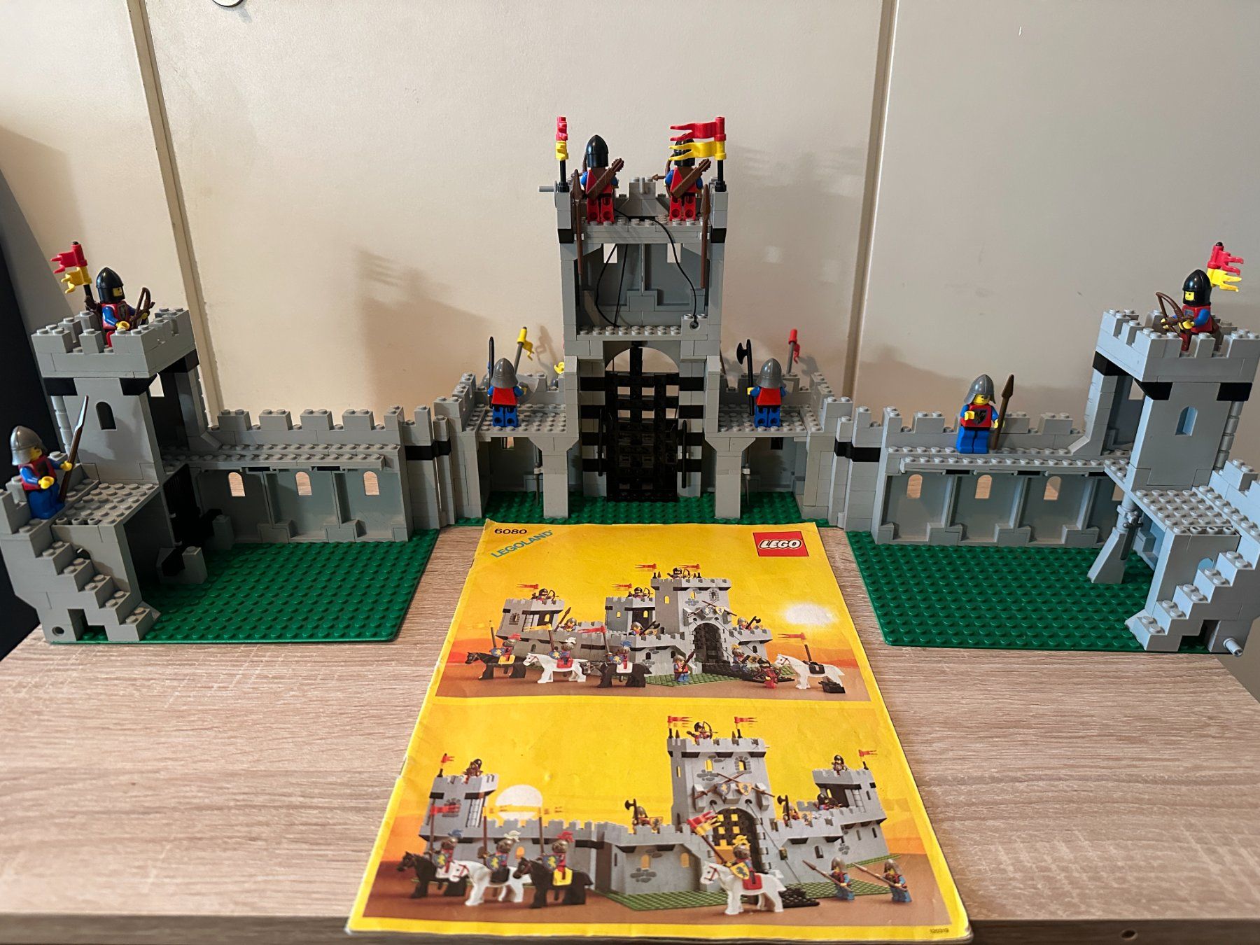 Lego Kit di costruzioni: LEGO Ritter 6080 King's Castle – Usato da Basel venduto da Don-Angel 2