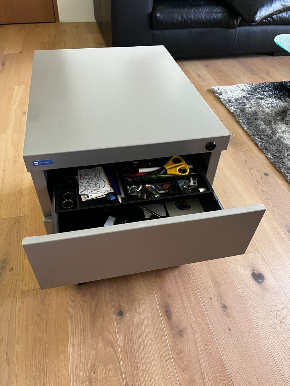 Eléments de bureau: Metall-Ladeblock auf Rollen – D'occasion à Dietikon par mfl_zyz6 2