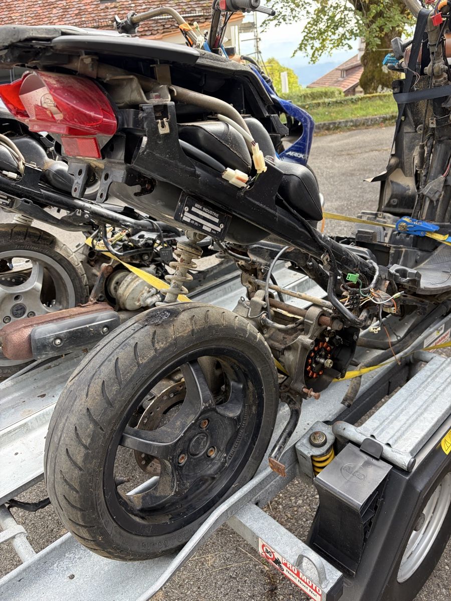 Toutes les pièces pour scooter: 2 scooter Yamaha piece  – D'occasion à Biel/Bienne par Silva-M30 5