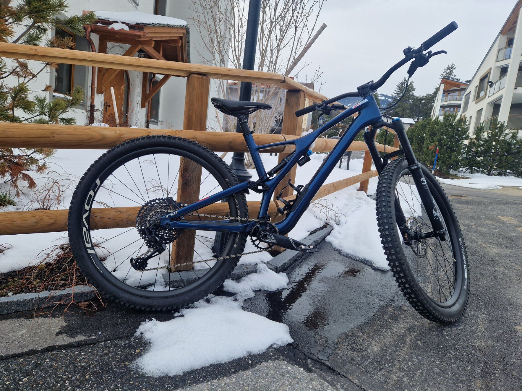 Specialized Biciclette: Specialized Stumpjumper, Top Zustand, Grösse M, Blau – Usato da Oberrieden venduto da Lenzi66 1
