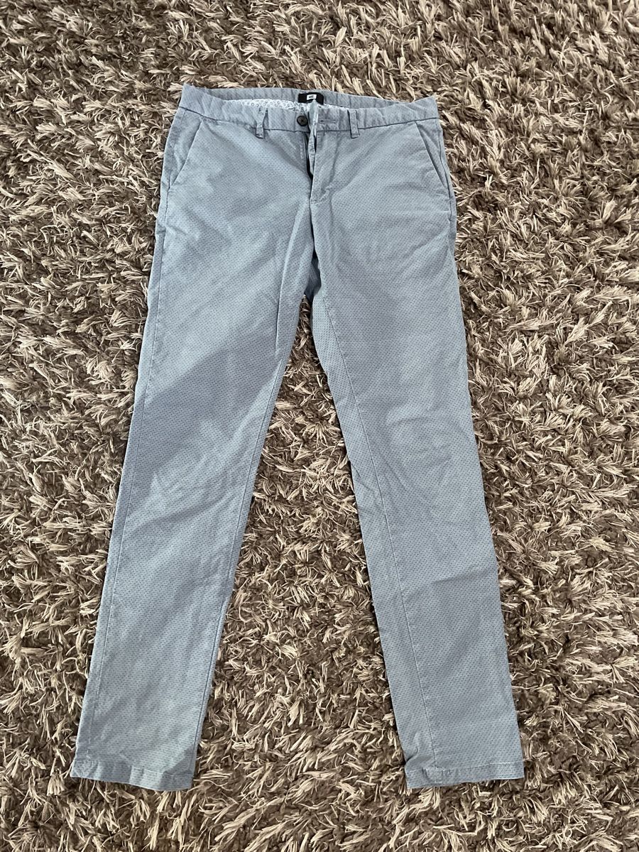 We Pantaloni: WE Hose, hellblau gemustert, Grösse 31/34 – Usato da Solothurn venduto da Silbermond01