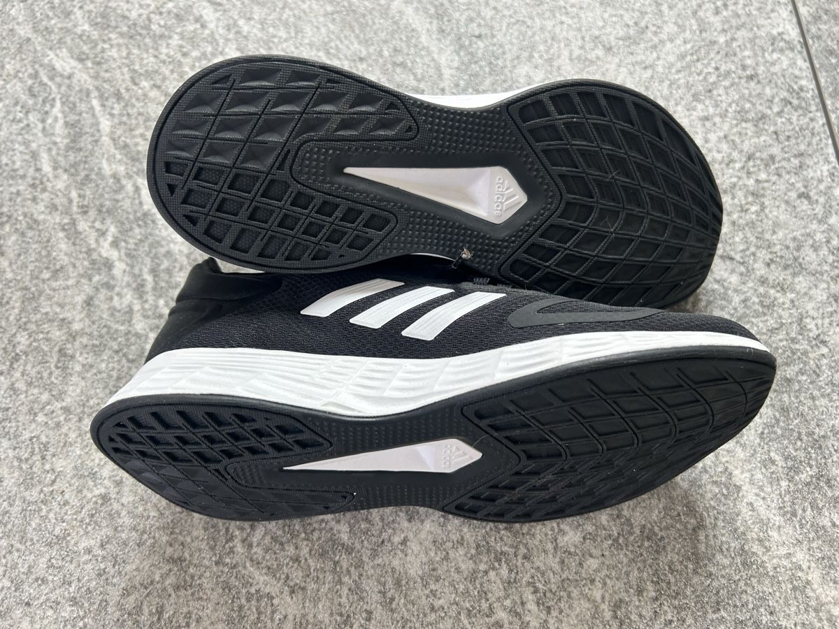 Adidas Chaussures garçon: NEU ungebraucht Adidas Turnschuhe Sneaker – Neuf (Voir description) à Küssnacht am Rigi par Happy_home 2