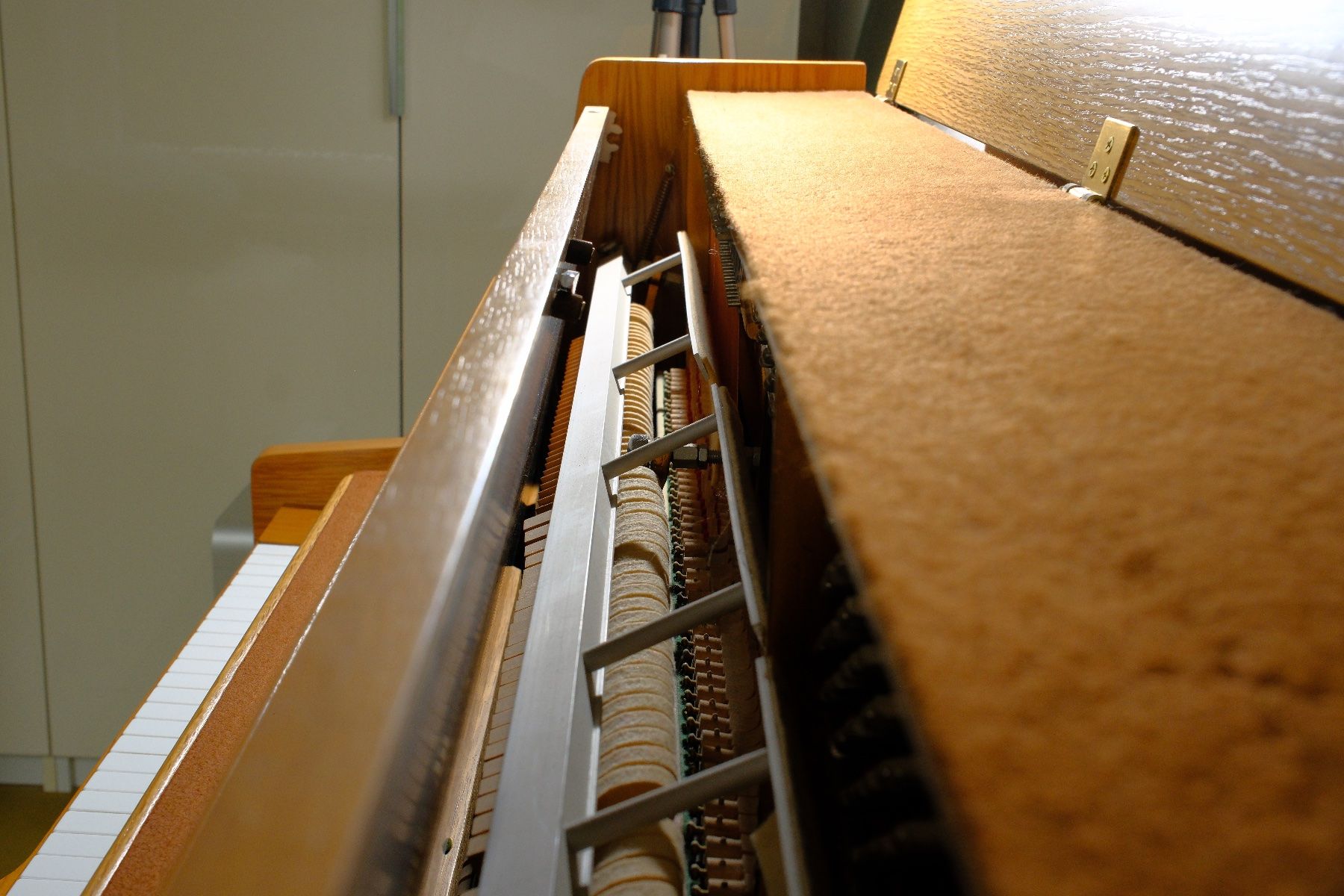 Concorde Strumenti musicali: Klavier Concorde (Eckenstein Basel), Eiche hell inkl. Hocker – Usato da Nussbaumen AG venduto da il_oui 2