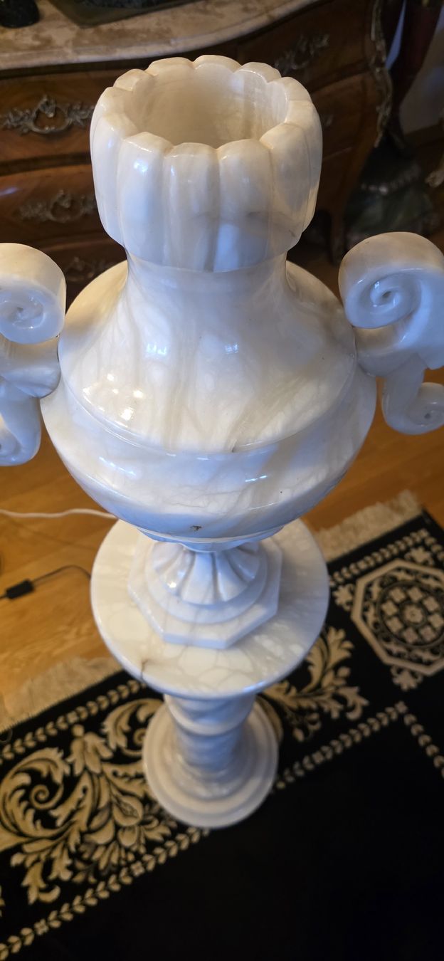 Lampade: Beleuchtete grosse Alabaster Säule mit Amphore – Usato da Kaufdorf venduto da Nati-Nati 7