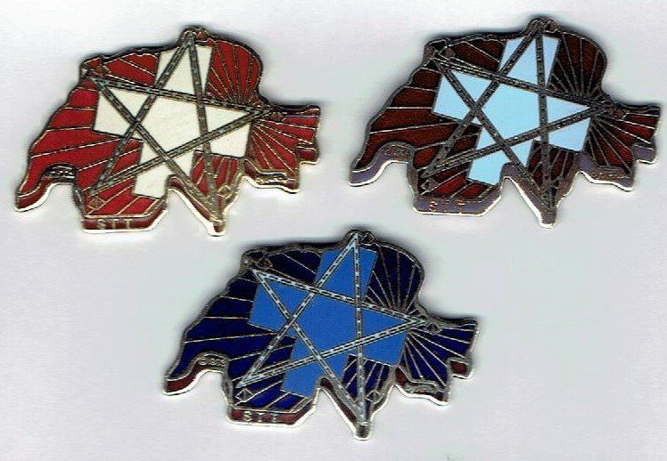 Placchette & Badge: 3er Set von H. R. Giger – Usato da Hinterkappelen venduto da Schampus 2
