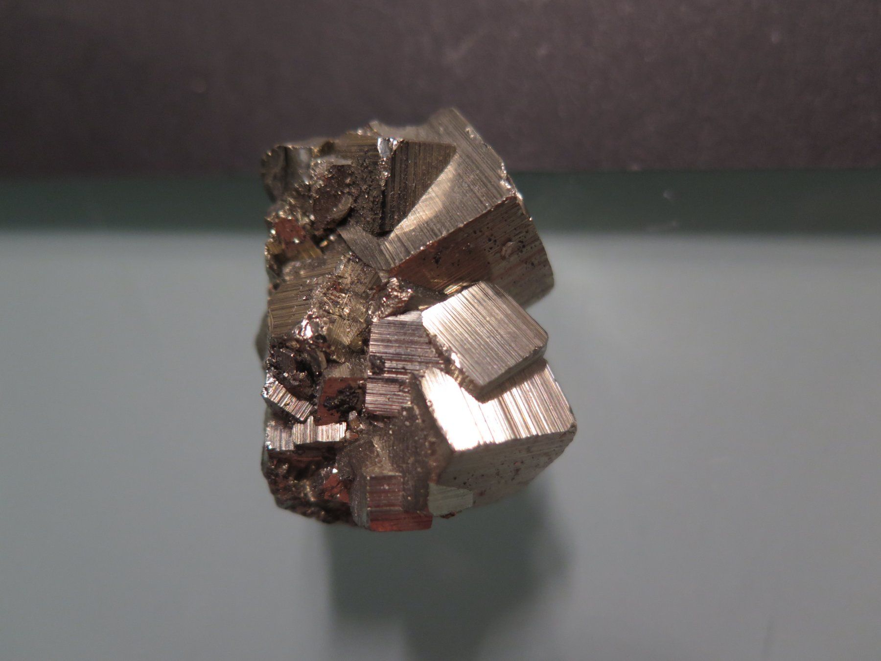 Minerali & Pietre curative: 2 x Pyrit von Peru Hochglänzend, einmal mit Manganocalcit – Usato da Schaffhausen venduto da Yamakana51L8736OQ8 7