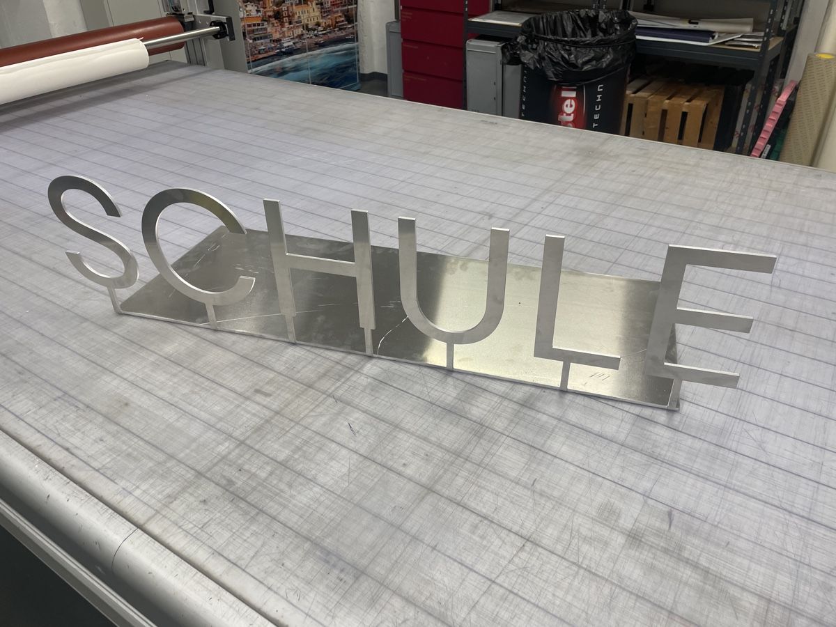 Insegne: Aluminiumschrift Schule – Nuovo (secondo la descrizione) da Sursee venduto da Schriftgestalter