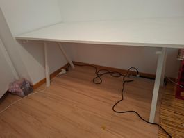 Schreibtisch weiss Metallgestell gebraucht guter Zustand