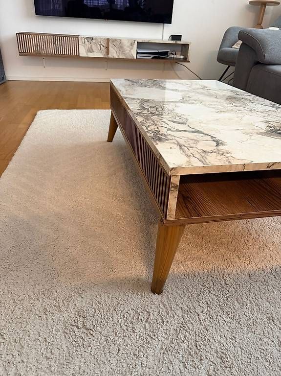 Tische: Moderner Couchtisch + TV-Möbel Set  top Zustand – Gebraucht aus Hunzenschwil von Max10