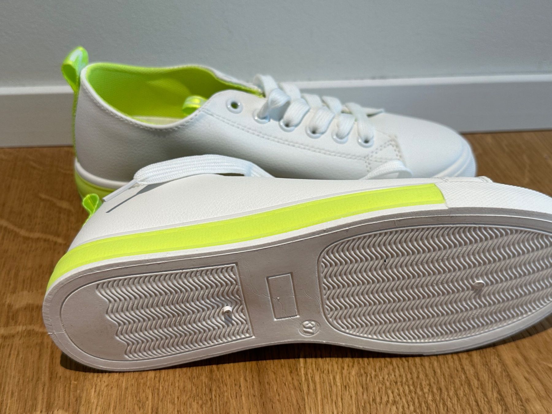 Damenschuhe: Schuhe weiss neongelb, Grösse 37 – Neu (gemäss Beschreibung) aus Oberriet SG von Demi_H 3