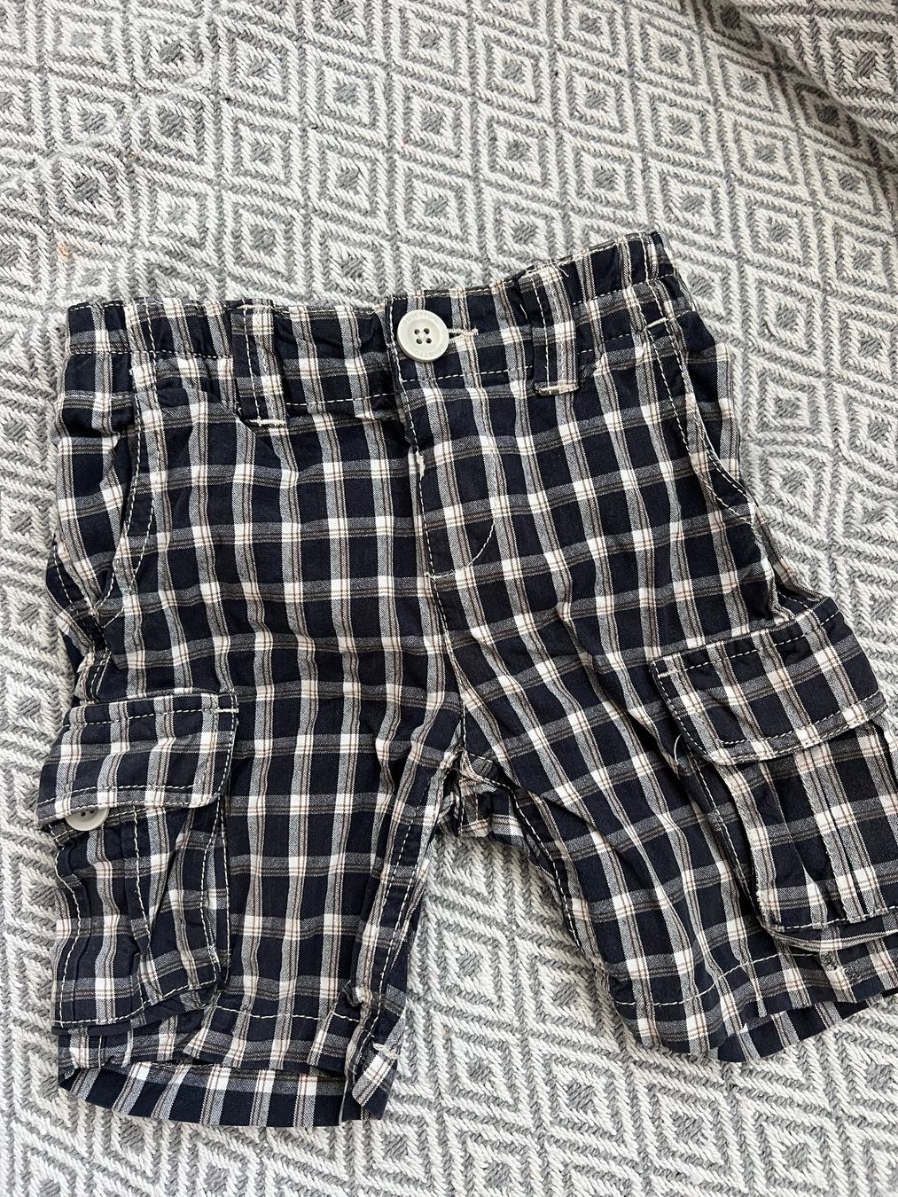 Benetton Pantaloni: BENETTON SHORTS BOYS GR 90/2Y – Usato da Basel venduto da theo-g77