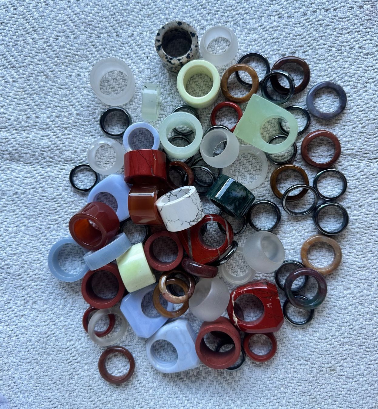 Autres bijoux: Säcklein voller Edelstein-Ringe (echte Steine) – Neuf (Voir description) à Muri AG par Shoshana5 1