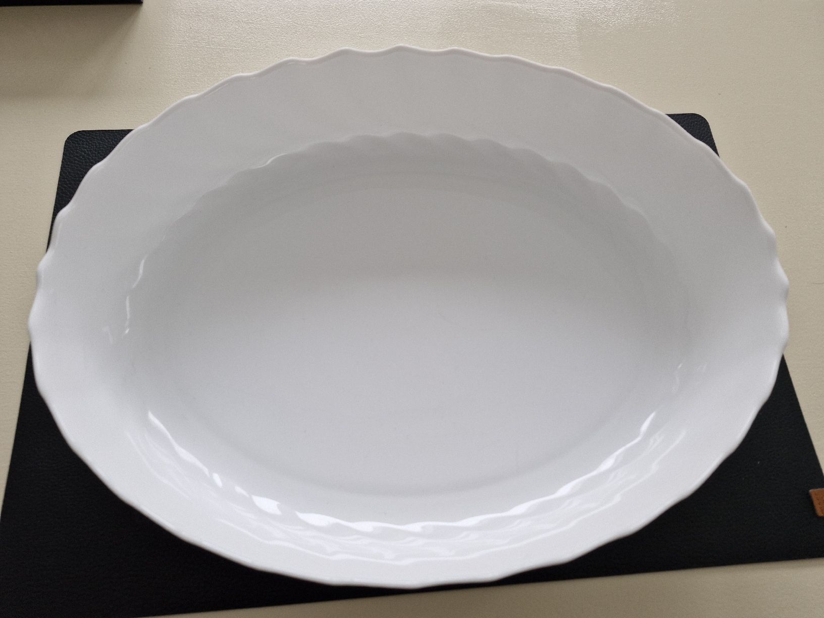 Schalen: Servier-Schüssel, weiss, 36,5cm auf 28,5 cm – Gebraucht aus Frauenfeld von Kasico