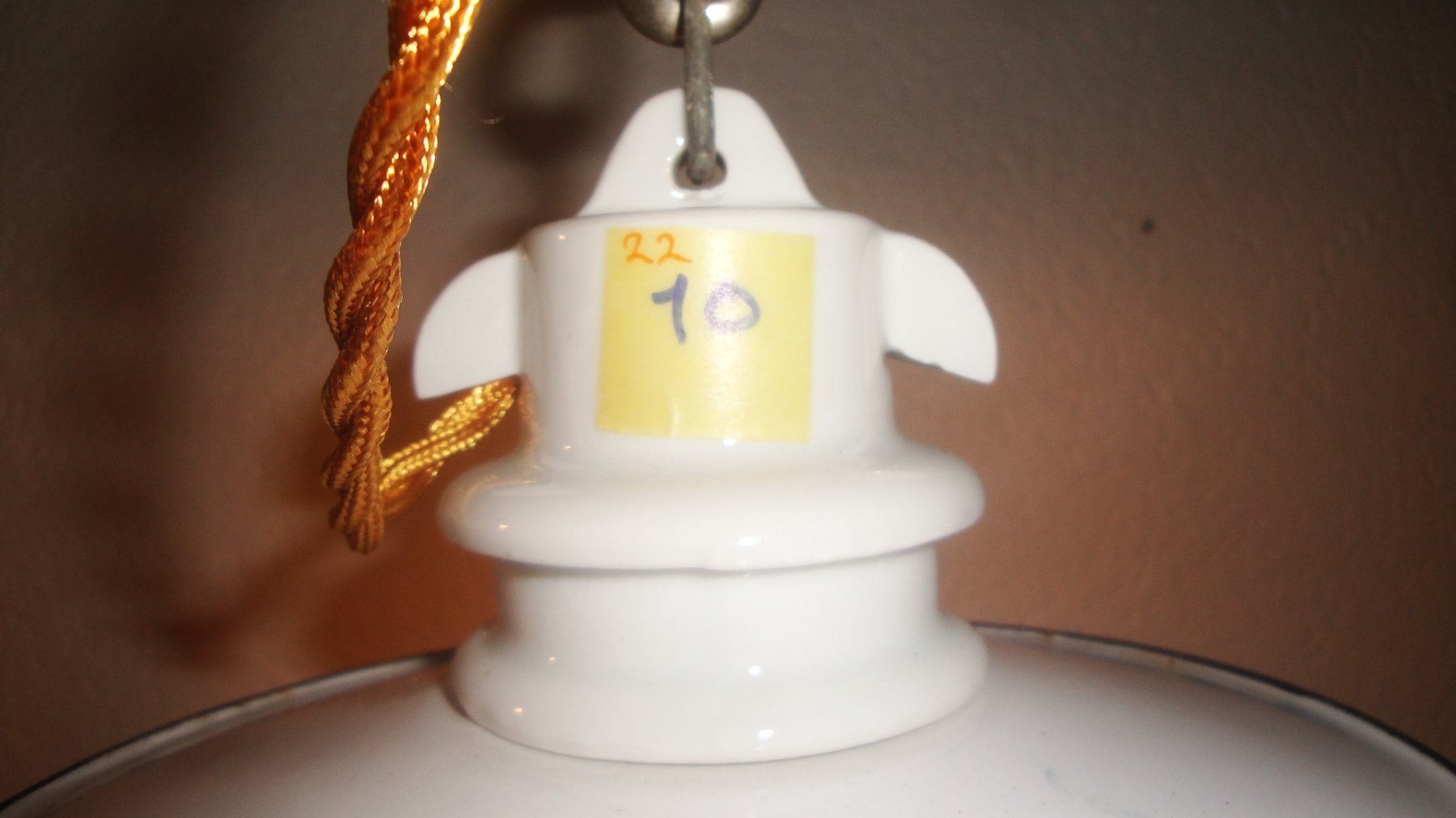 Lampade: Kellerlampe mit Emaillierter Lampenschirm – Usato da Zürich venduto da Paykan