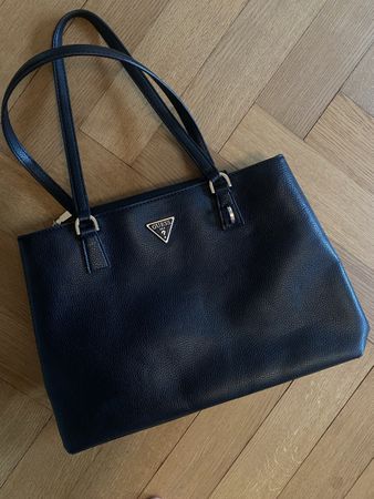 Schwarze Guess Handtasche, neuwertig, Top Zustand!
