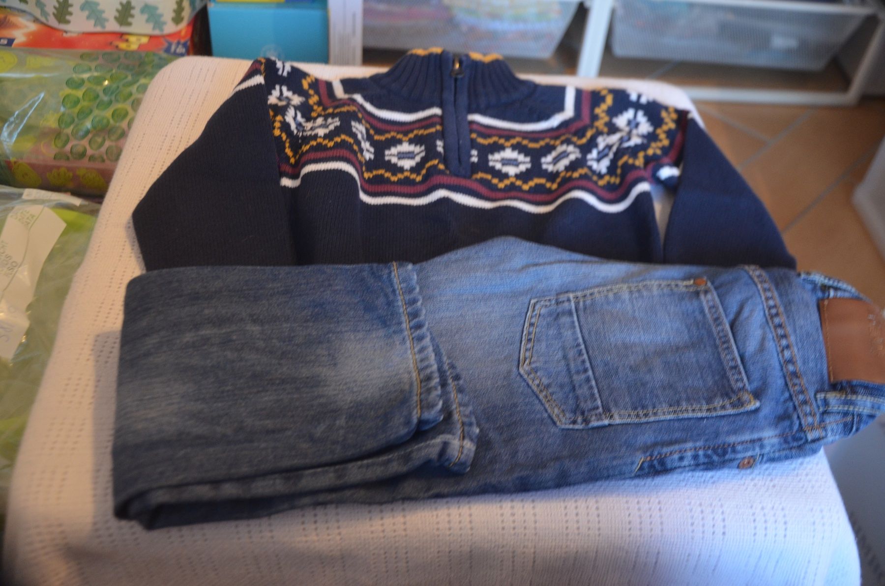 Lotti & Set di vestiti: TAILLE 98/104 - JEANS + PULLOVER – Usato da Chiasso venduto da Dolly015