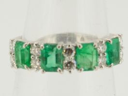 Ring Pt 950 4,9 gr. mit 4 Smaragden  10 Brillanten 53 Ringgr