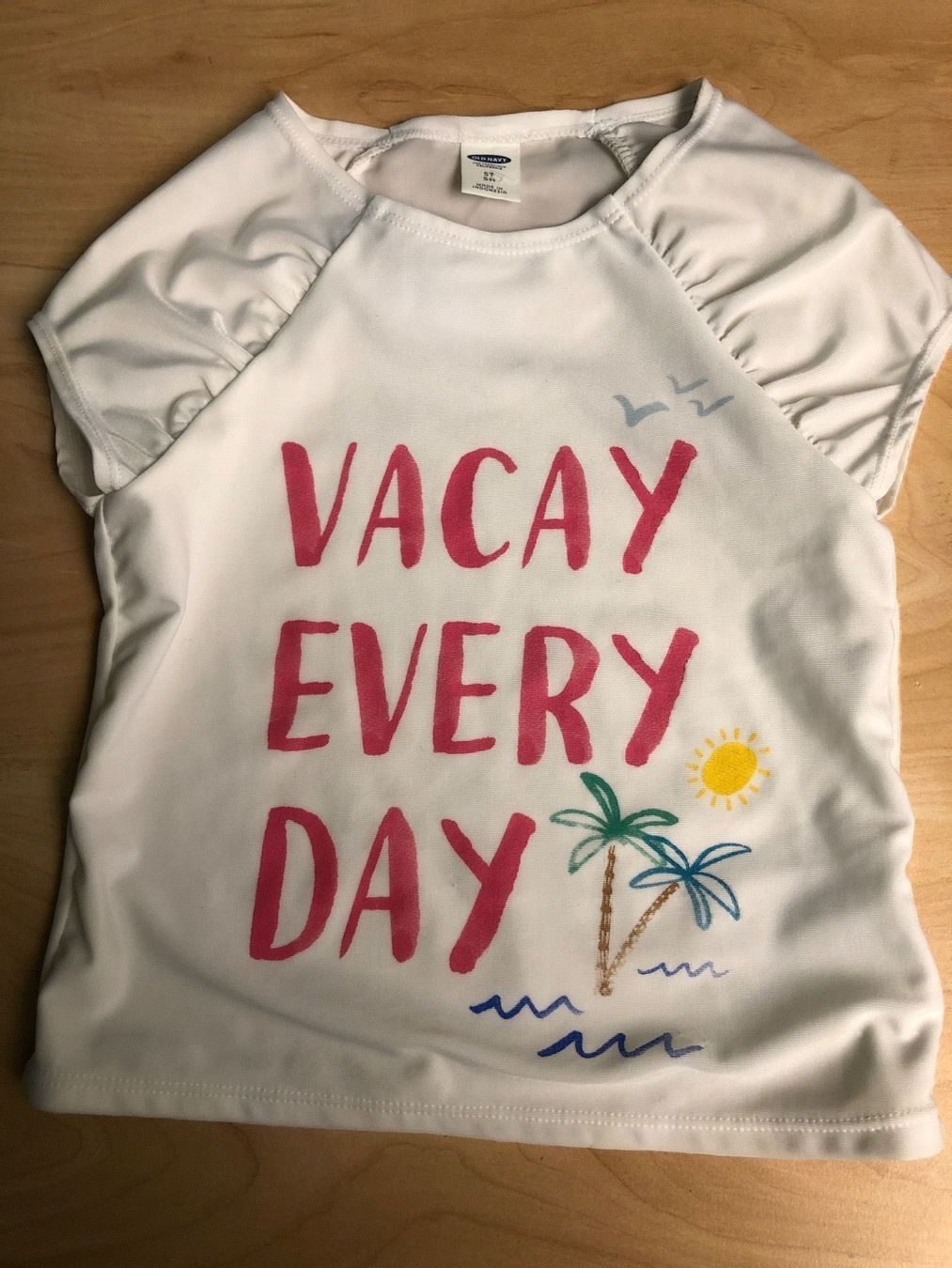 Blusen, T-Shirts & Tops: Neues old Navy Badeshirt Gr.5/110 – Neu (gemäss Beschreibung) aus Obergerlafingen von cabo4