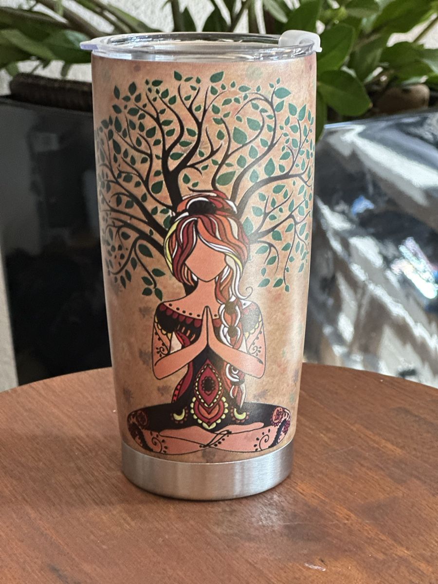 Tassen: Thermobecher Yoga Lebensbaum Edelstahl 20oz – Neu und originalverpackt aus Russikon von Leks4