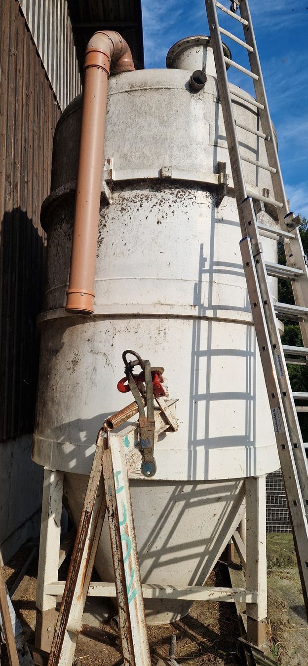 Mangimi: silo 7-8 t stahl Silo robust – Usato da Tägerschen venduto da Aron16.12 2