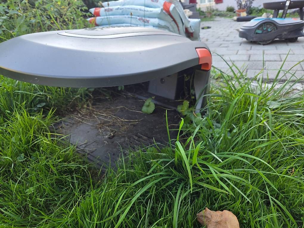 Tagliaerba: Gardena Smart Sileno Life 750&Zubehör&Originalgarage – Usato da Bretzwil venduto da herrhausb 2