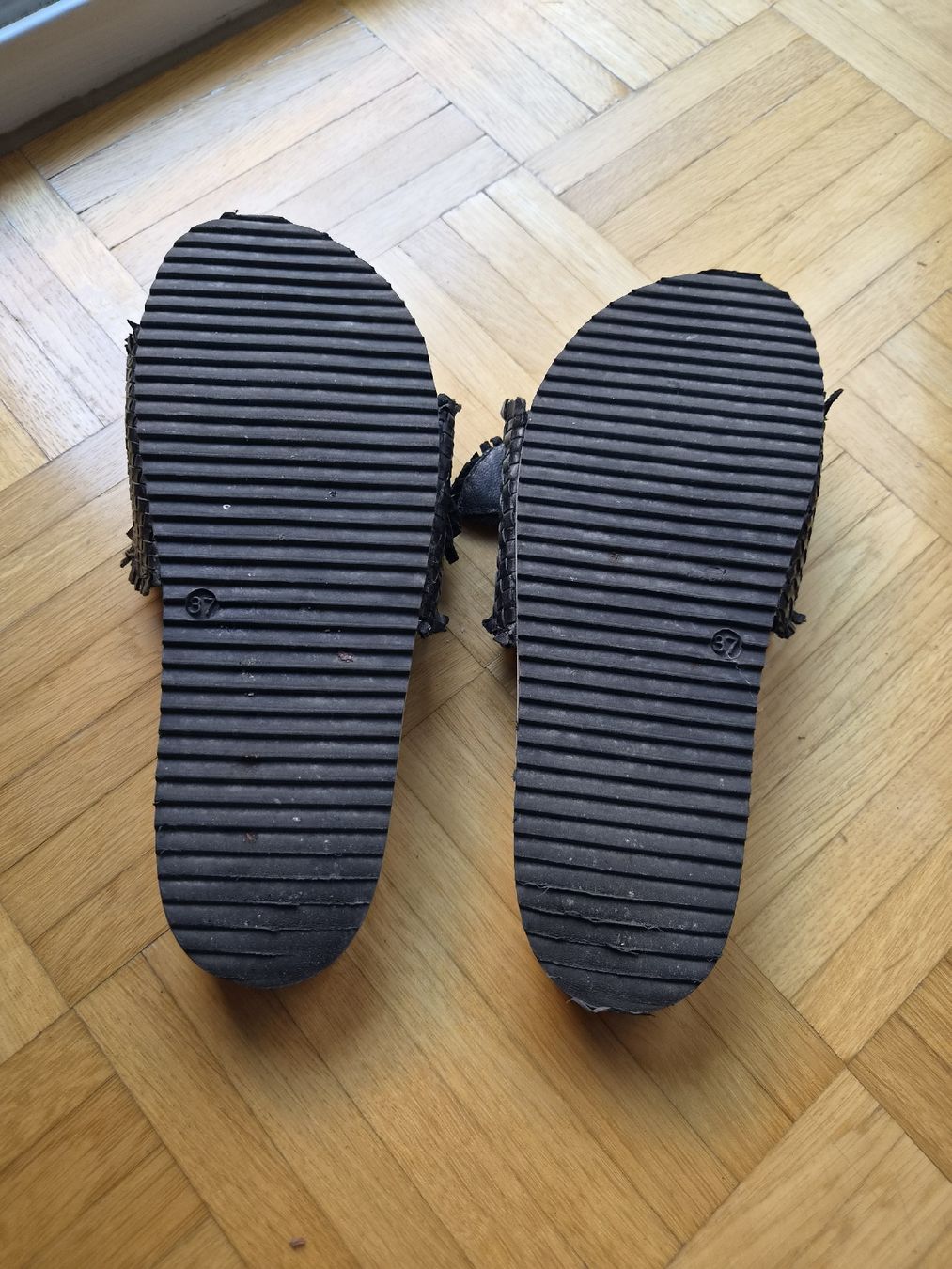 Chaussures femmes: Damen Echt-Leder Slippers (37) – D'occasion à Zürich par man_9ldy 2