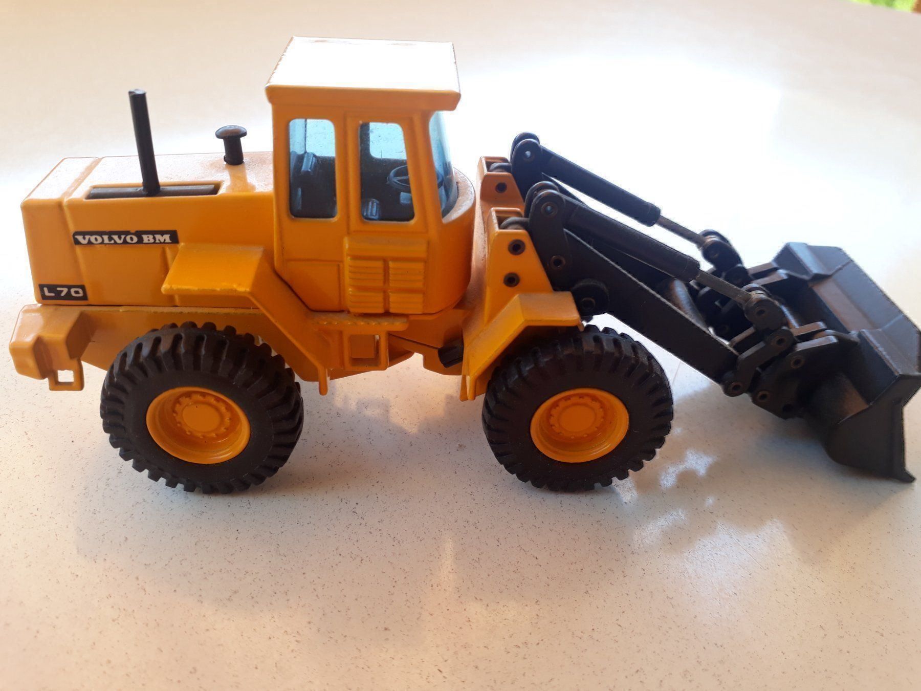 Kit di modellismo & Modellini statici: Chargeuse à pneus Volvo L70 – Usato da Conthey venduto da Skycrane72 1