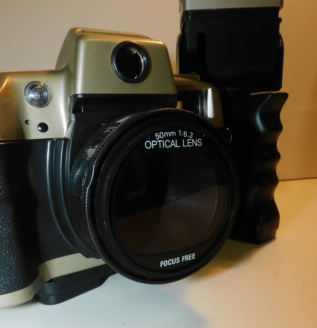 Kamera: Kamera Welekom mit Blitz und 50mm Objektiv – Gebraucht aus Sursee von 76