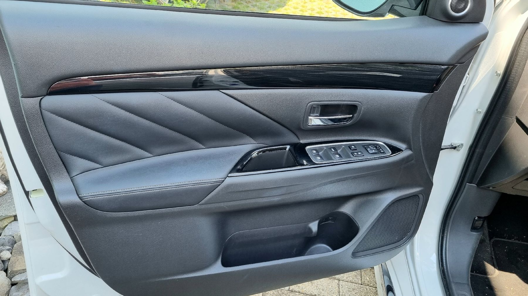 Mitsubishi Automobili: Mitsubishi Outlander 2.0 PHEV 4x4 / 2015 – Usato da Emmen venduto da Highlife_Technik 6