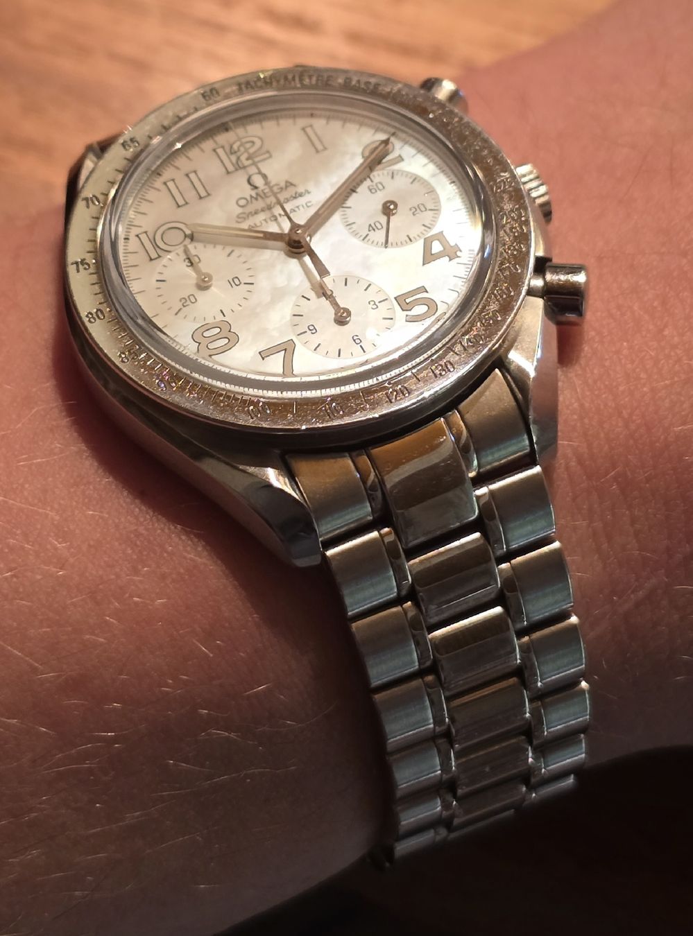 Omega Orologi: Omega Speedmaster mit MOP (Perlmutt) Ziffernblatt – Usato da Mühlethal venduto da m4_bert 6