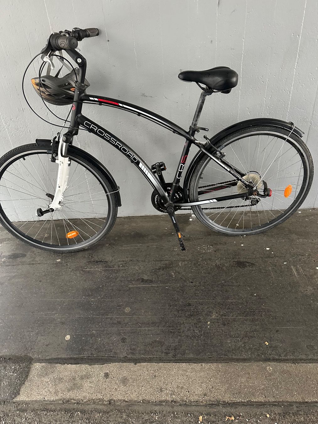 Biciclette: Fahrrad mit Helm – Usato da Zug venduto da uri_z6fm