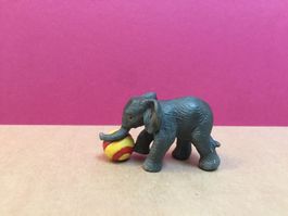 Schleich 14457 Junger Elefant mit Ball Elefantenbaby