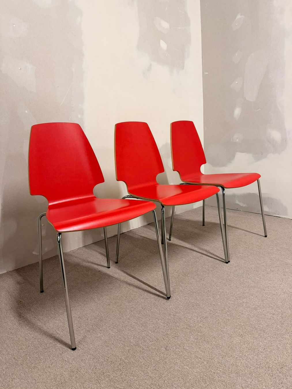 Ikea Stühle: 1x Ikea Vilmar Stuhl in rot, stapelbar – Gebraucht aus Rickenbach ZH von Der-Insider 8