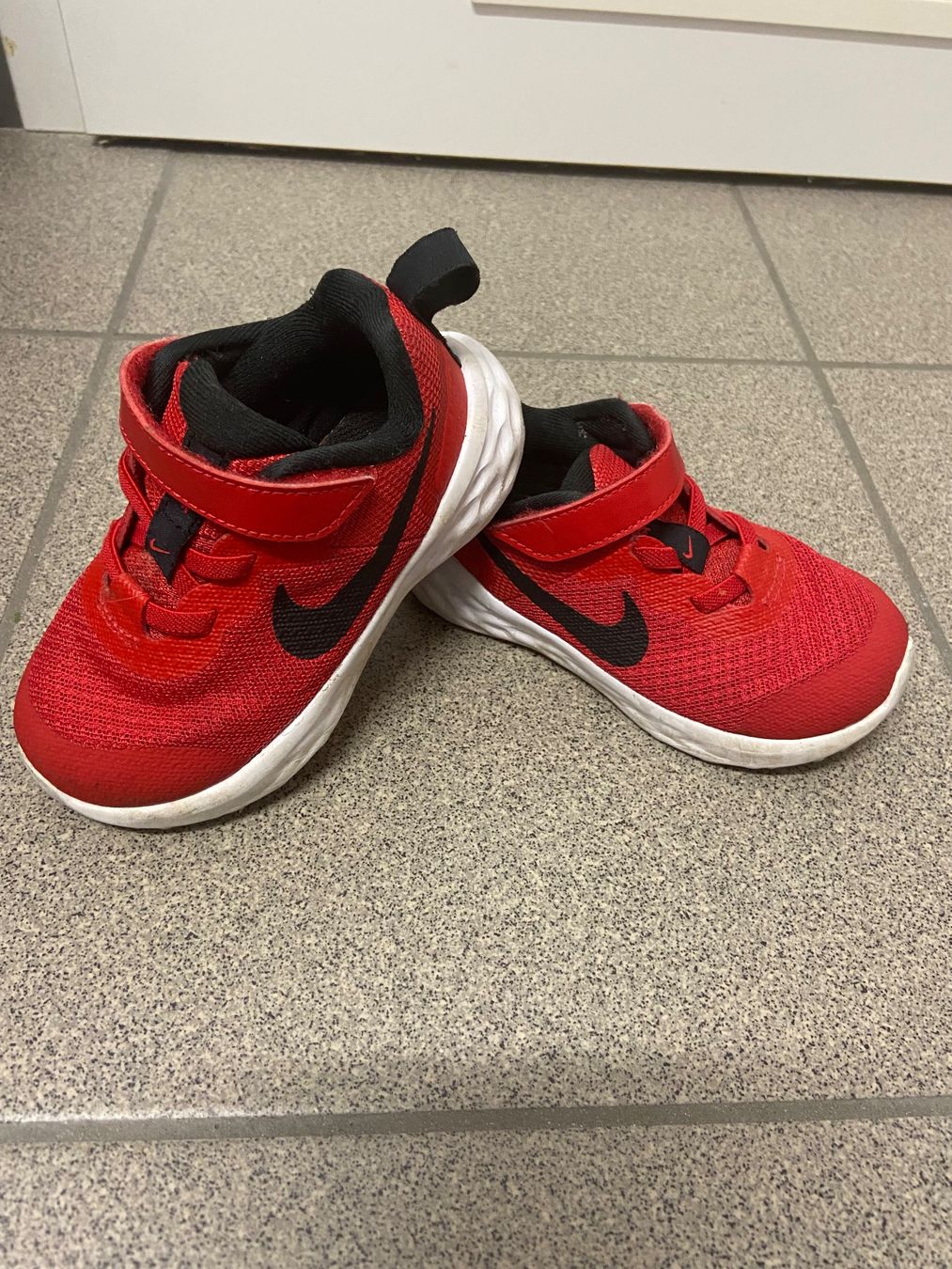 Nike Scarpe per ragazzi: Sneaker Nike 23.5 – Usato da Arbedo venduto da gregmccooper