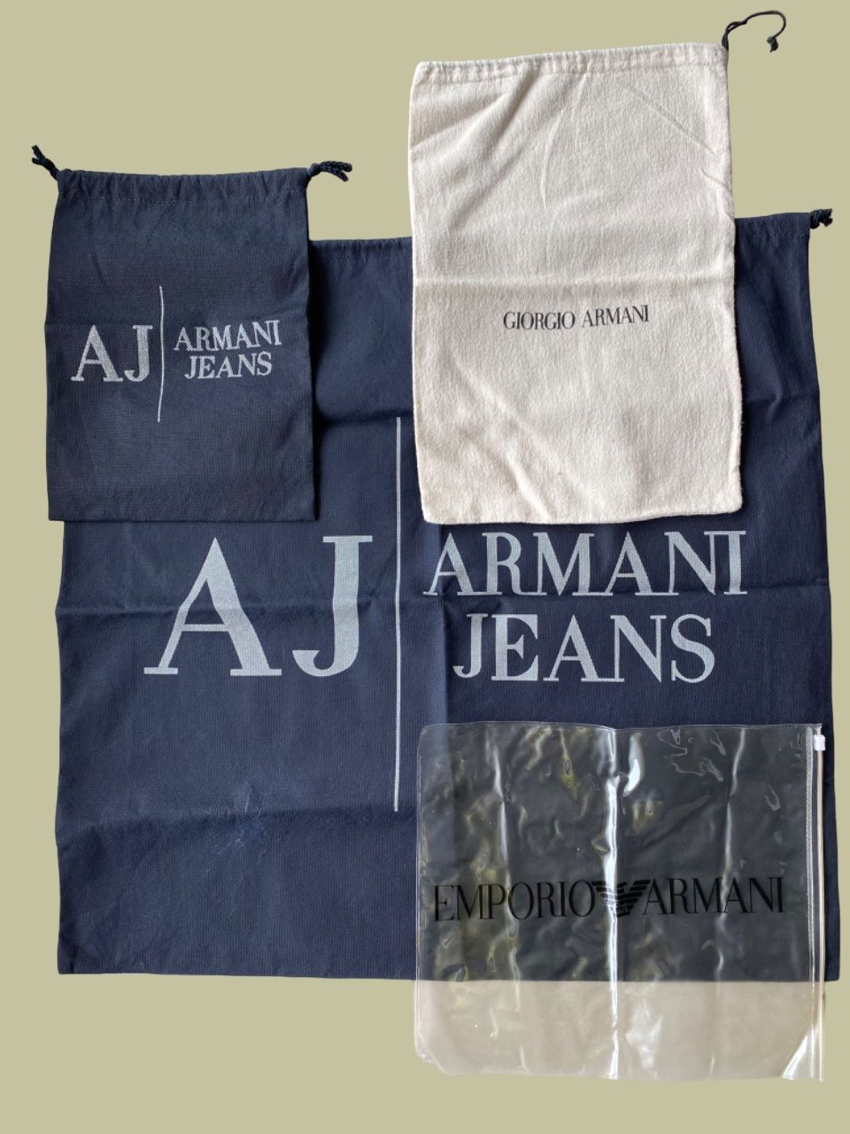 Armani Borse: 4x Beutel ARMANI – Nuovo (secondo la descrizione) da niederbipp venduto da Esbenz