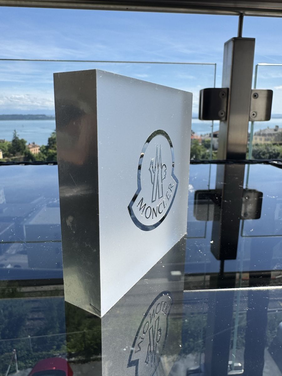 Tutte le decorazioni: Présentoir officiel Moncler – Nuovo (secondo la descrizione) da Neuchatel venduto da mar_9blm 1