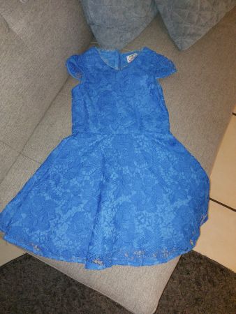 Hübsches festliches Kleid Gr. 134