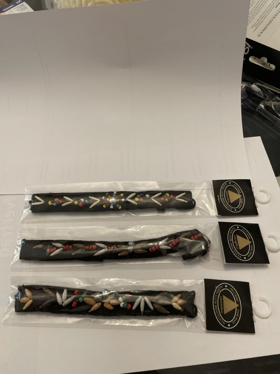 Armbänder & -reifen: 3 Stück, neue Armbänder – Neu und originalverpackt aus Flums von mai_9fr6