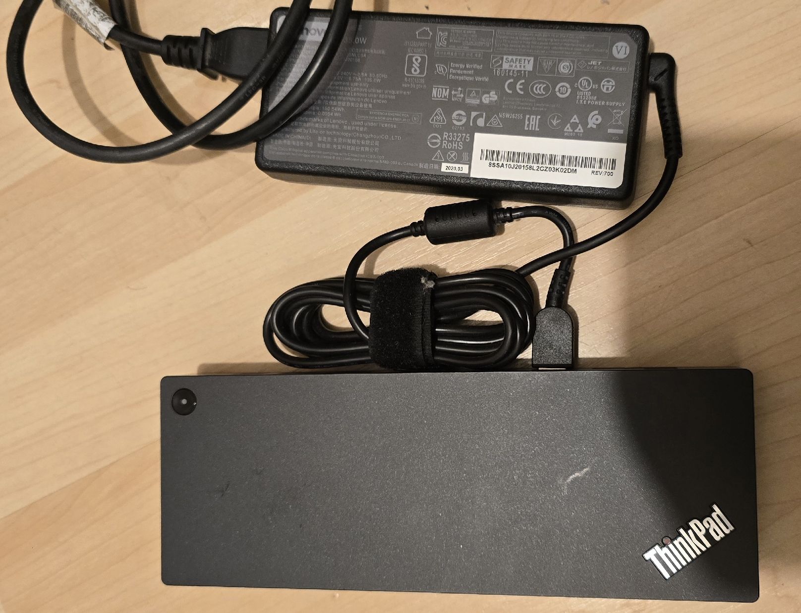 Lenovo Docking station: Lenovo ThinkPad Docking Station with Power Adapter 135W – Usato da Studen BE venduto da tha_dhp8 5