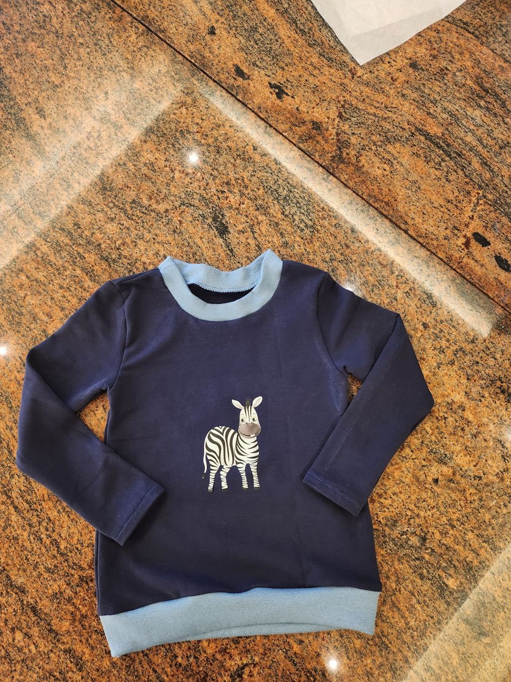 Maglioni & Felpe: Dunkelblauer Baby-Pullover mit Zebra, Grösse 80, Top! – Nuovo (secondo la descrizione) da Othmarsingen venduto da pao_2xld