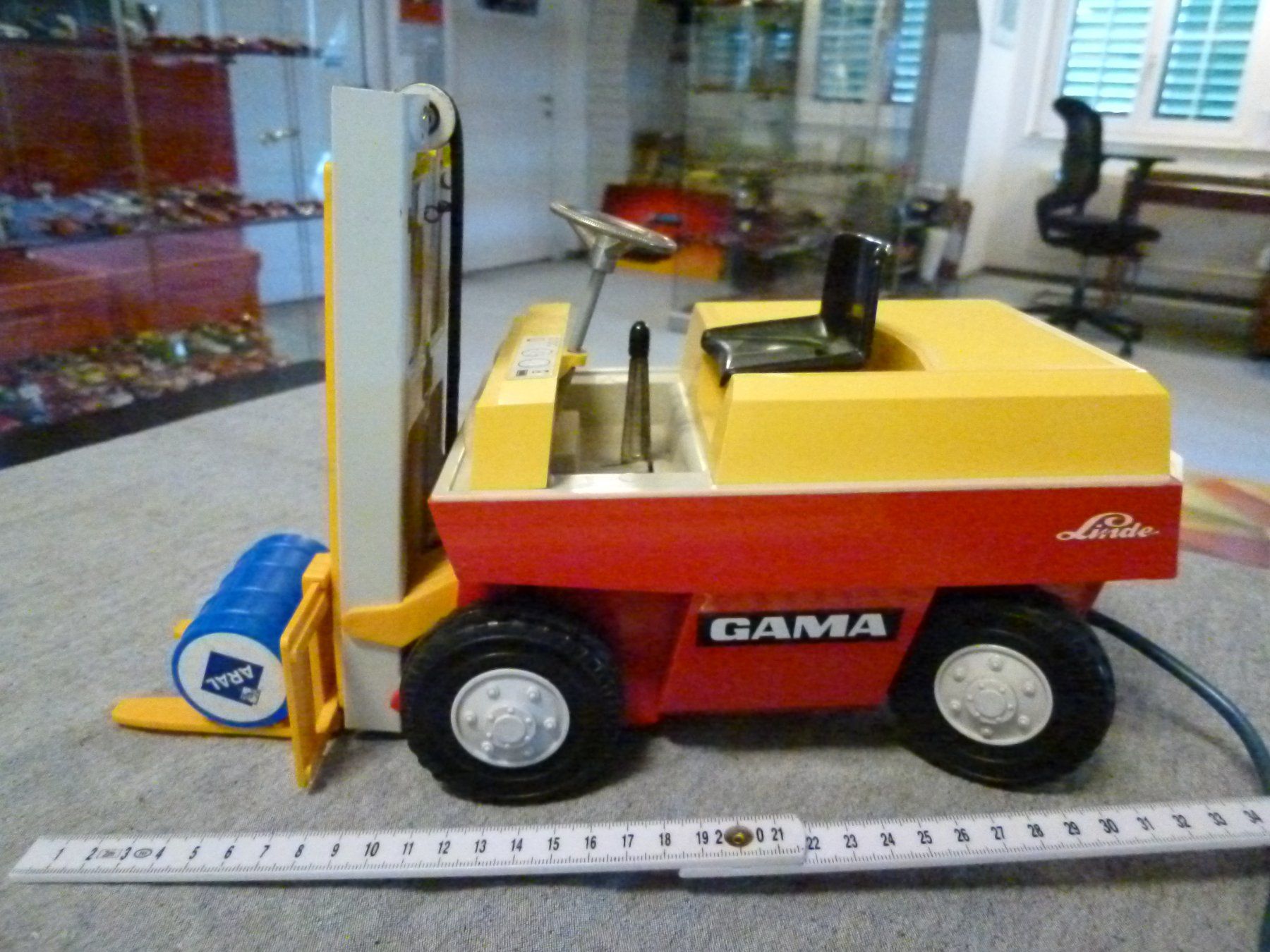 Gama Modellini d'auto: Gabelstapler "LINDE" uralt von GAMA - L.30cm "Fernsteuerung" – Usato da Reiden venduto da Aston2