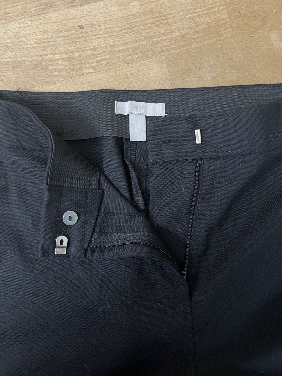 H&M Pantaloni: H&M Schlaghose, Gr. 34, schwarz – Usato da Stäfa venduto da jo1735 1