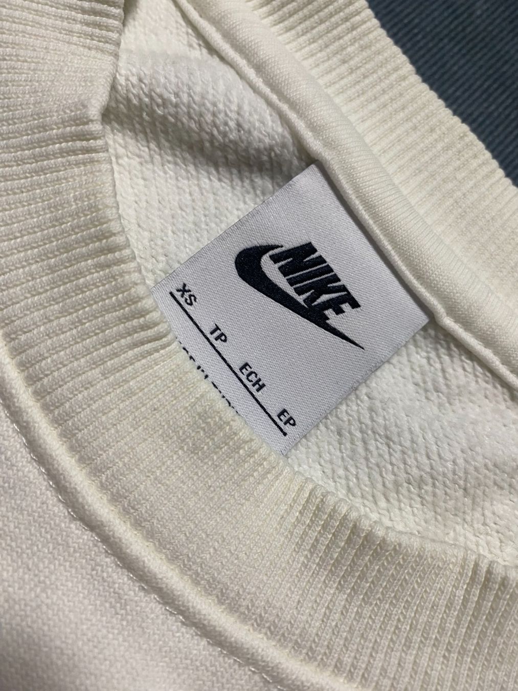 Nike Maglioni & Felpe: Nike Sweatshirt Grösse XS weiss rot – Usato da Liestal venduto da Octo_Vintage 4