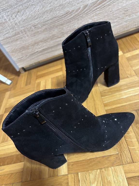 Scarpe da donna: Stivaletti  – Usato da Maroggia venduto da ila_bb5l 2