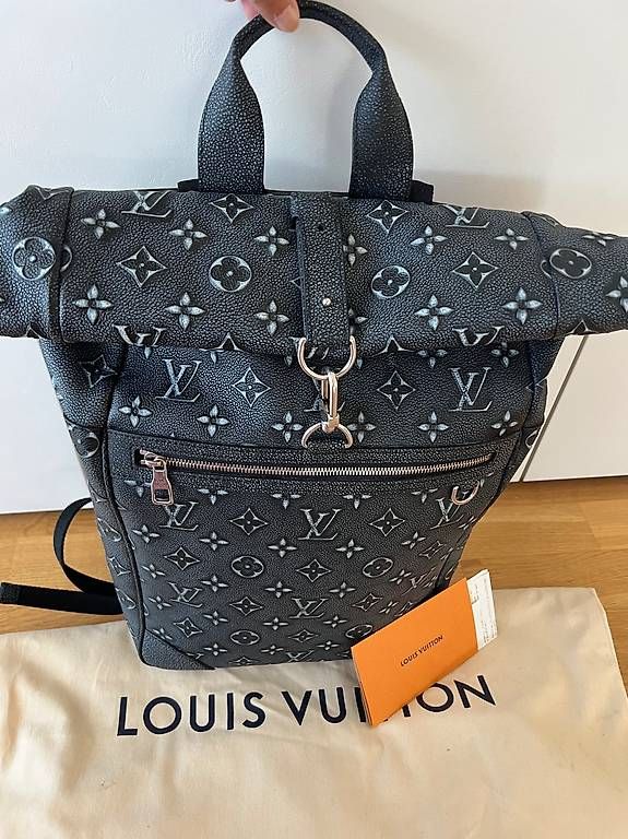 Louis Vuitton Zaini: LOUIS VUITTON  Deboss Roll Top Backpack limitiert TOP – Nuovo (secondo la descrizione) da Ehrendingen venduto da Nr.7