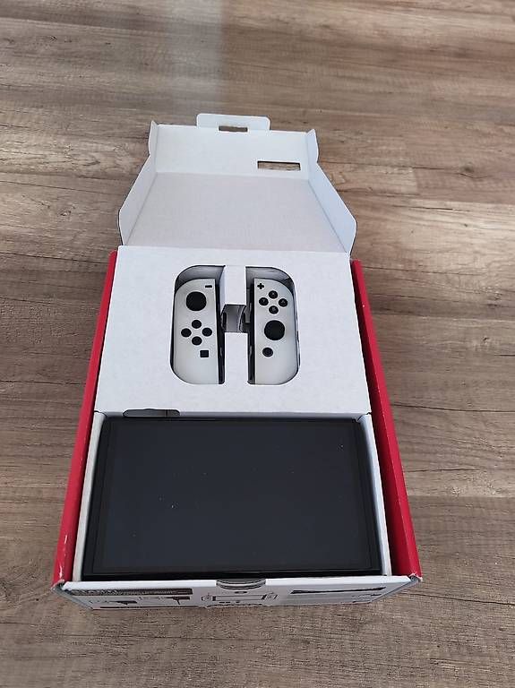 Console: Nintendo Switch OLED + 8 jeux dont Ring Fit + accessoires – Usato da Lully VD venduto da hor_b2m8 1